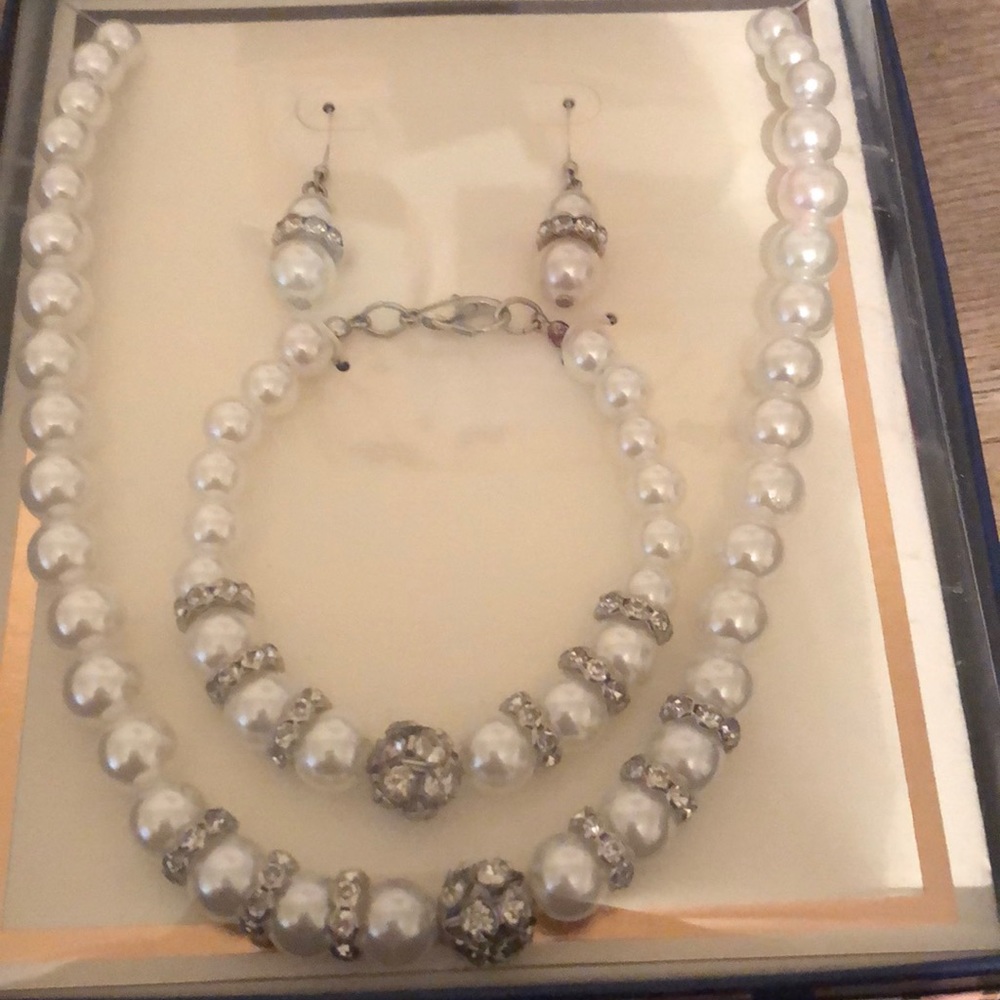 4pc faux pearl set